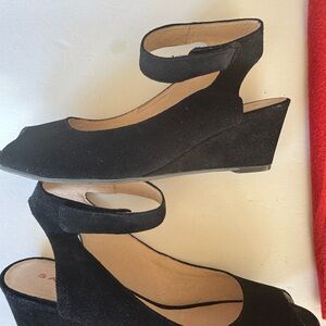 Sacha London black suede peep toe wedges women’s size 8 like new
